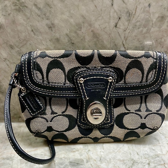 Coach Handbags - COACH Signature Bag